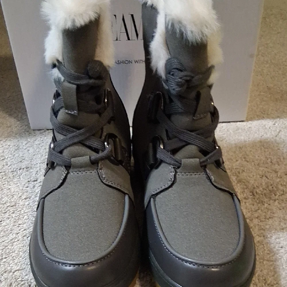 Dream Pairs Gray Ankle Boots with Faux Fur - Picture 1 of 15